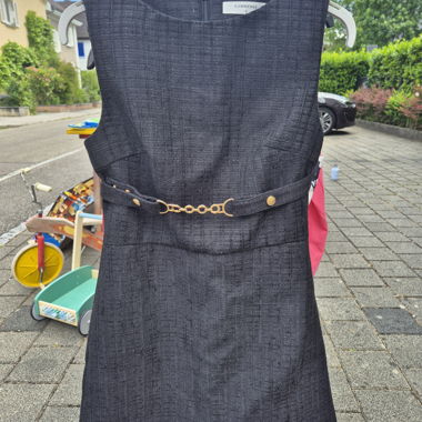 Damenkleid mit Guertel