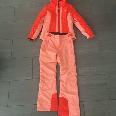 roter Skianzug