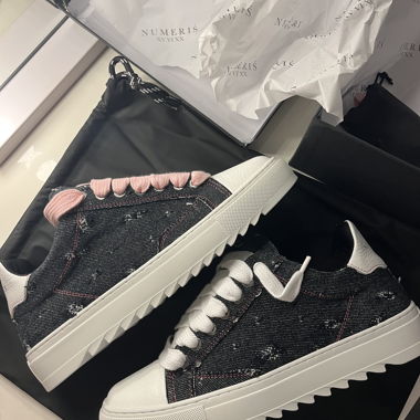 Scarpe NUMERIŚ nuove, mai indossate.