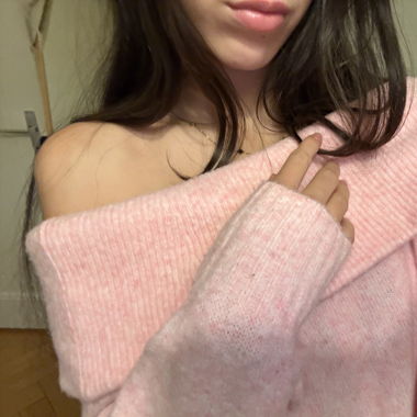 pink sweatshirt 