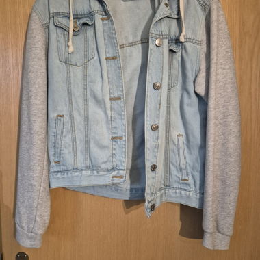 Giacca con cappuccio in denim