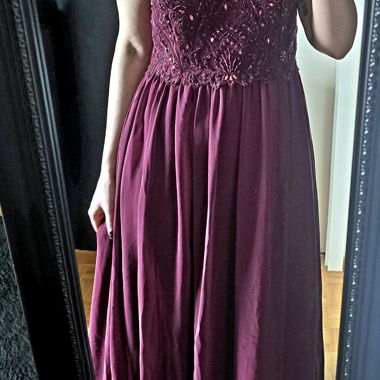 Robe de soirée bordeaux en dentelle
