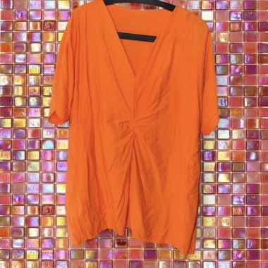 Fliessende Orange-Bluse