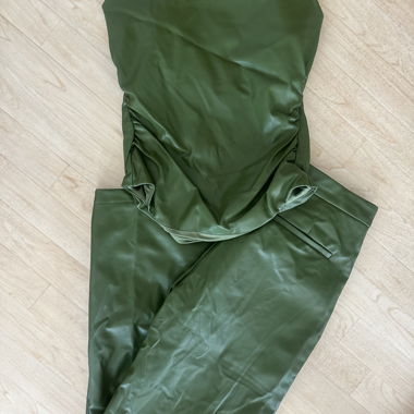 Ensemble vert, cuir