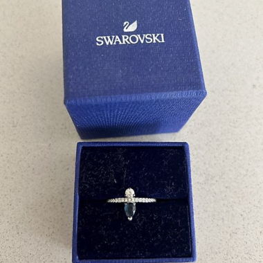 Swarovski Ring (Like New)