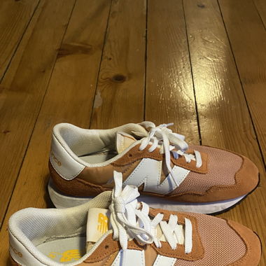 New Balance 237