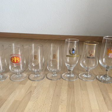 Set di bicchieri da birra con loghi di birrerie svizzere