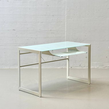 Scrivania minimalista con piano in vetro, 1980