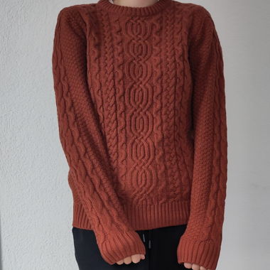 Strickpullover mit Zopfmuster
