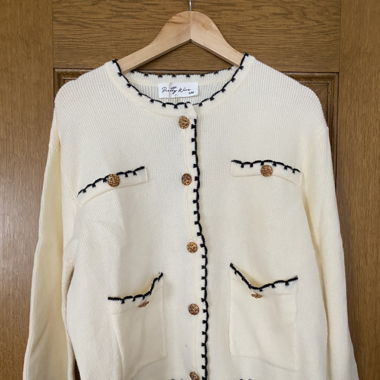 Cardigan im Chanel-Stil