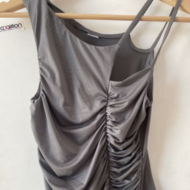 Grey shirt with ruffles, Individual straps