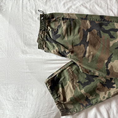Pantalon parachute camouflage Bershka - Taille S