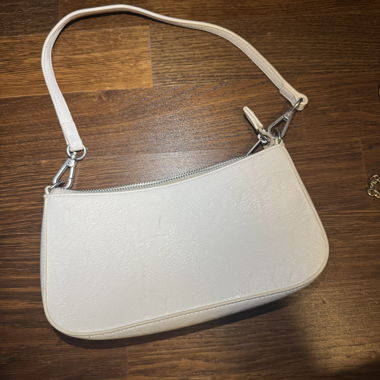 Weisse Schulterhandtasche aus Kunstleder
