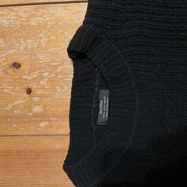 schwarzer Strickpulli Bershka