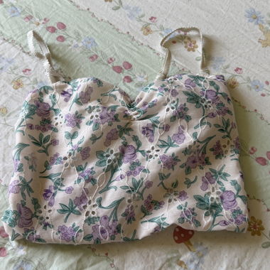 Blumiges Spitzen-Crop-Top