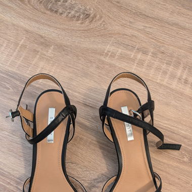 Strappy, black low-heel Sandal (size 40)