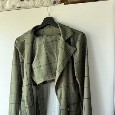 Grünes Set, Shorts und Blazer