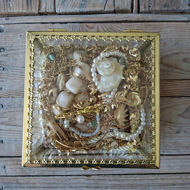 Gold display jewellery jar