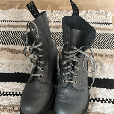 Dr. Martens bluegrey wildleder