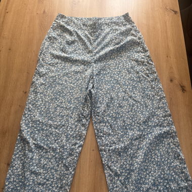 Stoffhose Blau Weiss mit Blumen