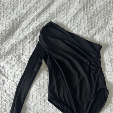 Schwarzer Body - asymmetrisch 
