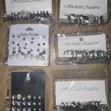 Set de boucles d’oreilles en bijoux fantaisie