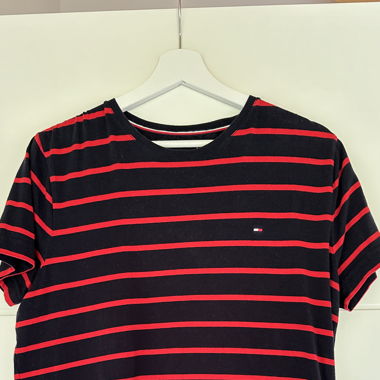 Blau rot gestreiftes Tommy Hilfiger T-Shirt 