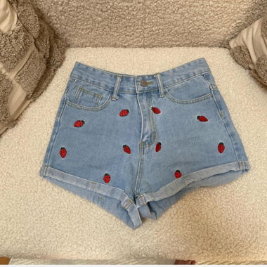 Shorts en jean à fraises