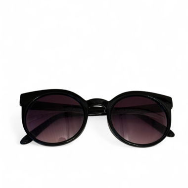 Schwarze runde Sonnenbrille mit violett getönten Gläsern
