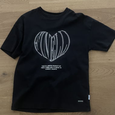 T-shirt nero Finelli
