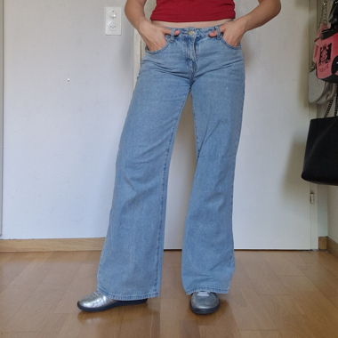 Jeans bleu clair à jambes larges