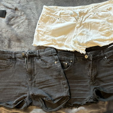 3 jeans shorts 1 schwarzer rock grösse S/M