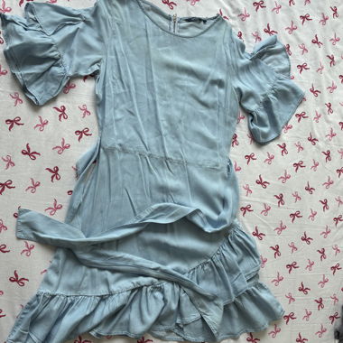 vestito azzurro chiaro