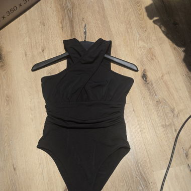 Überkreuzter Body