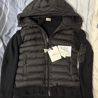 Giacca imbottita Moncler con cappuccio