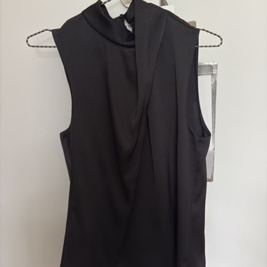 Satinärmelloses Top
