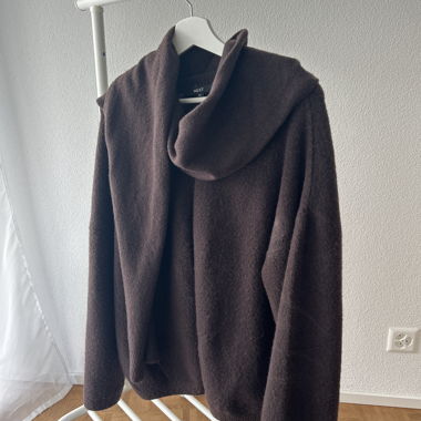 Cardigan in maglia marrone con collo scialle