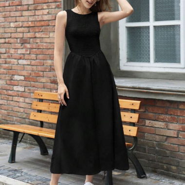 Robe longue noire sans manches