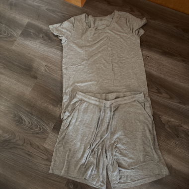 Ensemble gris en deux pièces