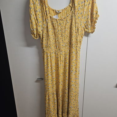 Abito lungo giallo a fiori