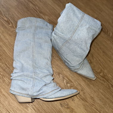 Stivali in denim azzurro chiaro con punta