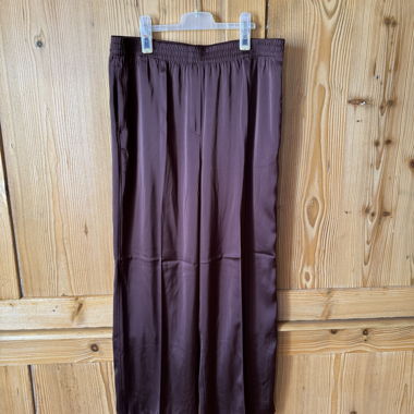 Pantaloni larghi con pieghe