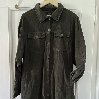 Robe en velours côtelé, manches longues 