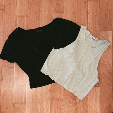 2 Crop Tops S/XS