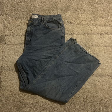 Jeans a vita alta e gamba dritta