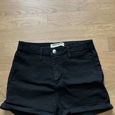 Kurze schwarze Jeans Hose