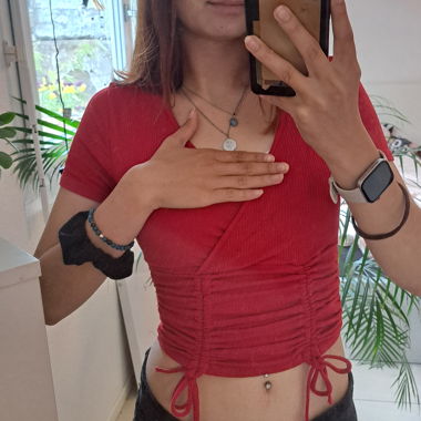 Cute red top