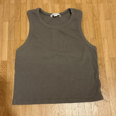 Subdued Top