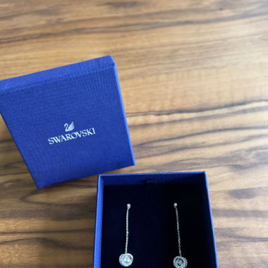 Elegante Ohrringe mit Swarovski-Anhänger