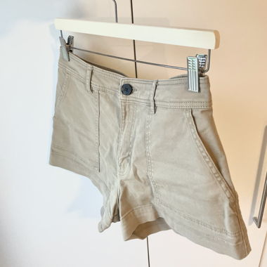 Shorts in beige
